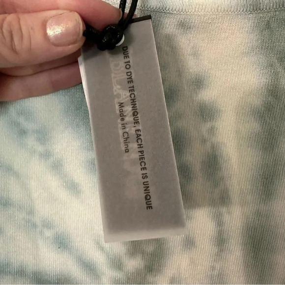 BlankNYC Women’s Long Sleeve Tie Dye Rounded Hem Crewneck Casual Shirt Sz XS NWT - Picture 6 of 10